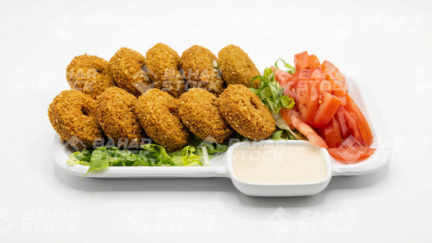 طبق فلافل ( طعمية ) مع الطماطم والصوص