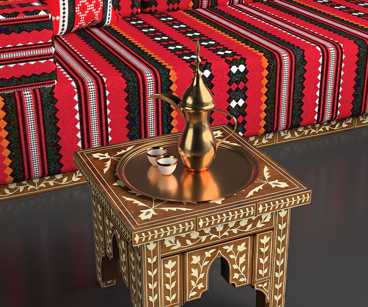 مجلس عربي زخرفة شرقية مع طاولة واكسسواراتها